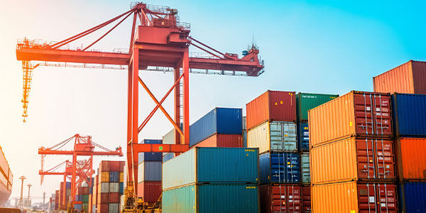 人民币在俄外汇市场份额逼近100%!